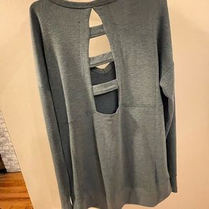 Strapping back leisure shirt